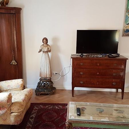 Elegante Appartamento In Centro A تشيزينا المظهر الخارجي الصورة