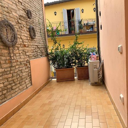 Elegante Appartamento In Centro A تشيزينا المظهر الخارجي الصورة