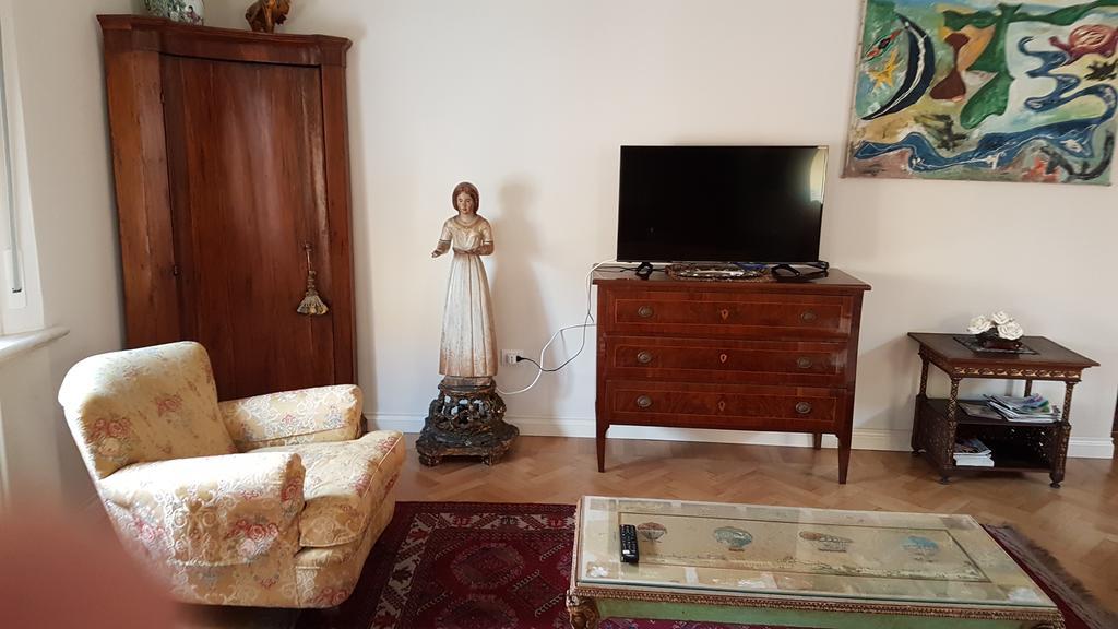 Elegante Appartamento In Centro A تشيزينا المظهر الخارجي الصورة