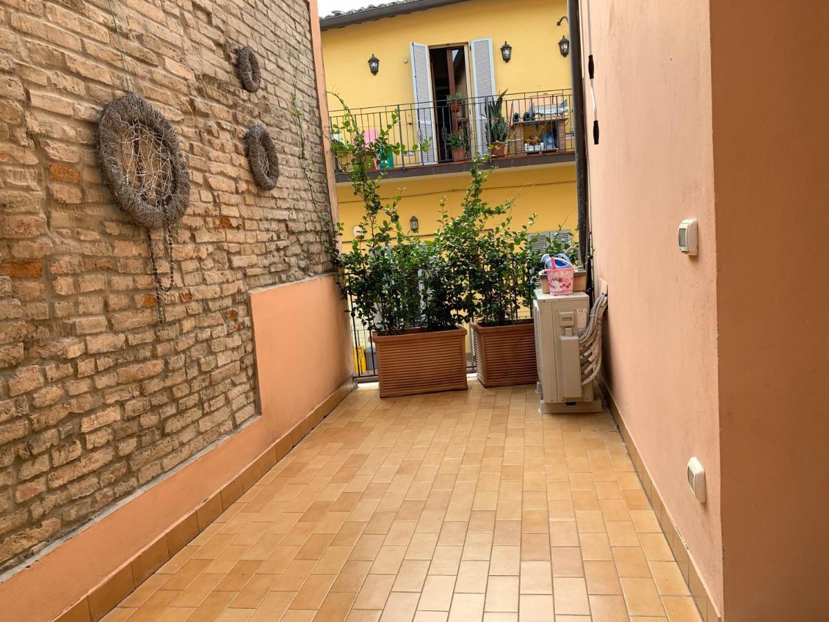 Elegante Appartamento In Centro A تشيزينا المظهر الخارجي الصورة